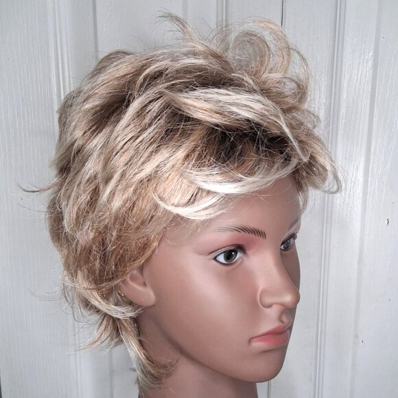 Wigyy Blonde Brown Ombre Wig Short Pixie Cut Synthetic Wig Bangs Daily Wear NEW - Picture 1 of 10